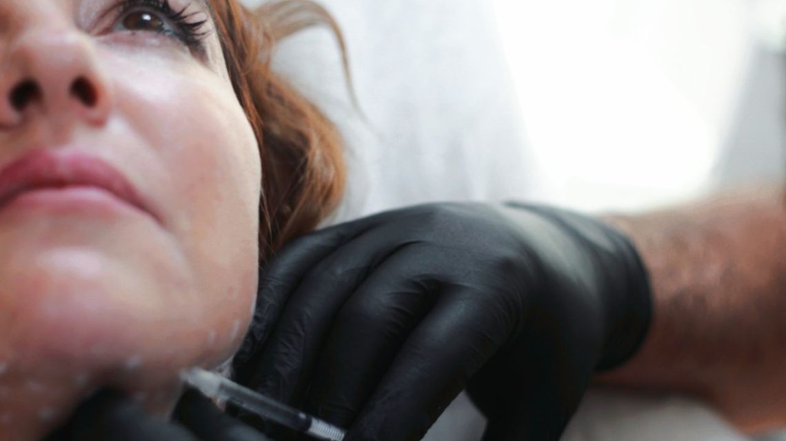Acide hyaluronique en 2026 : où en est-on entre esthétique et médecine ?